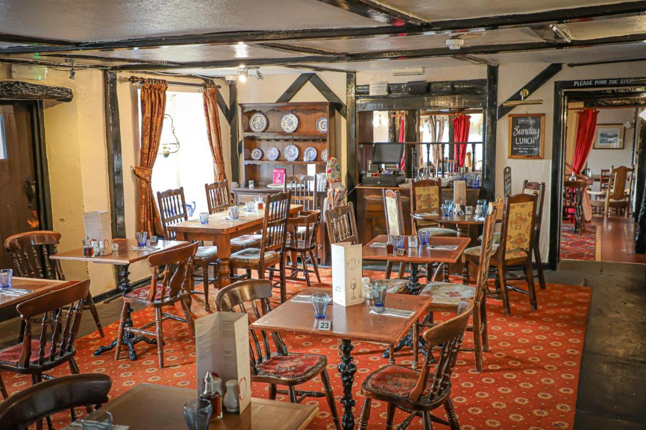 Queens Head Inn, Tirril ペンリス エクステリア 写真