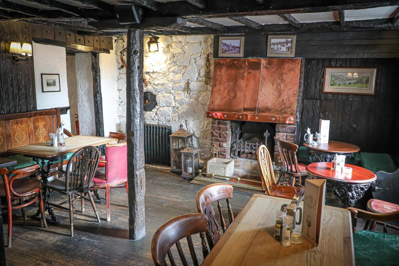 Queens Head Inn, Tirril ペンリス エクステリア 写真